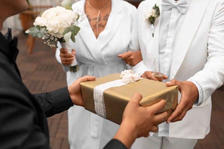 Read more about the article  איזה מתנות מרגשות אפשר להביא לחתונה?